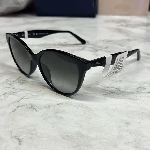 Salvatore Ferragamo Women's Black Cat Eye Sunglasses SF1073S001 Italy - Picture 2 of 5